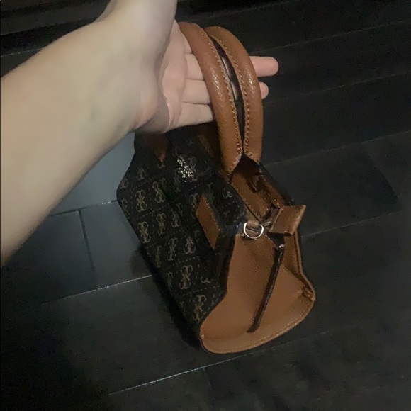 Authentic Guess purse - Picture 4 of 7